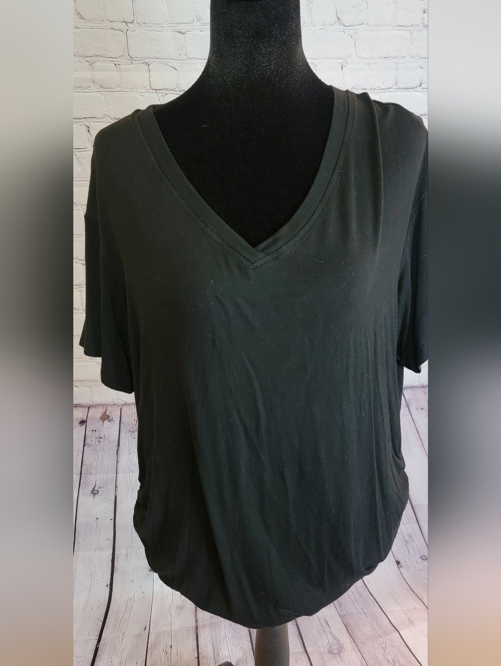Black V-Neck Short Sleeve Tee XL